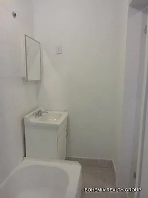 Rented by Bohemia Realty Group | media 19