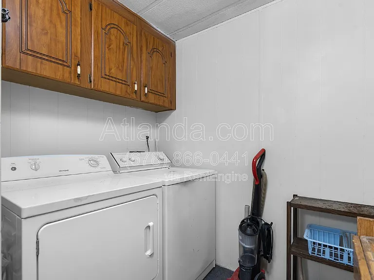 1061 Center St NW #C — Photo 7