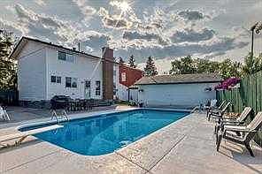 1st image of 420 S Whitehorn Pl NE