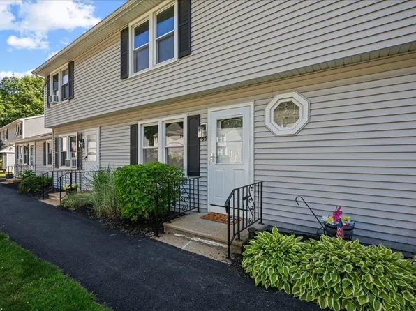 270 Sunderland Rd APT 65, Worcester, MA 01604