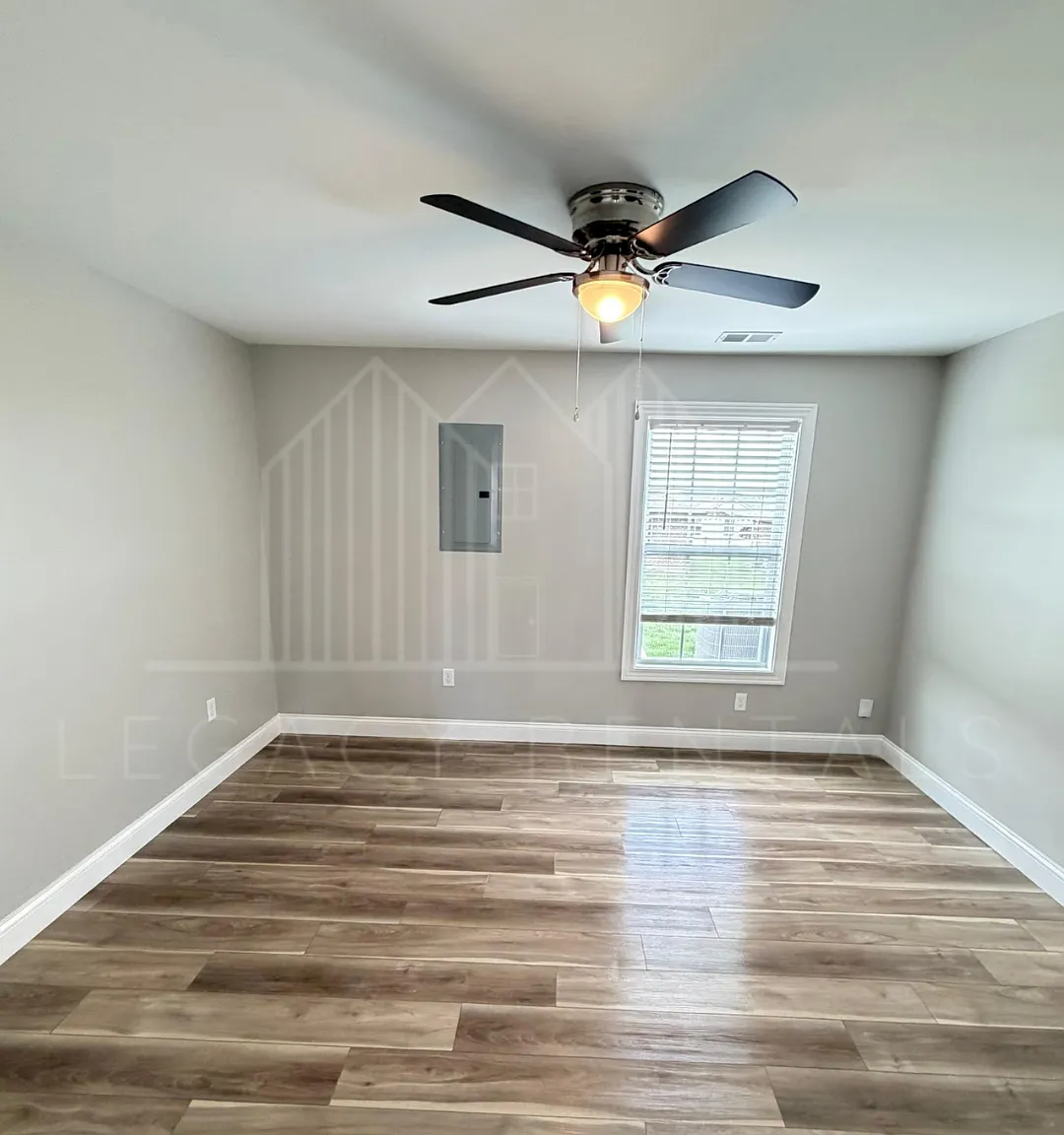 1031 Judah bear boulevard - 1 — Photo 2