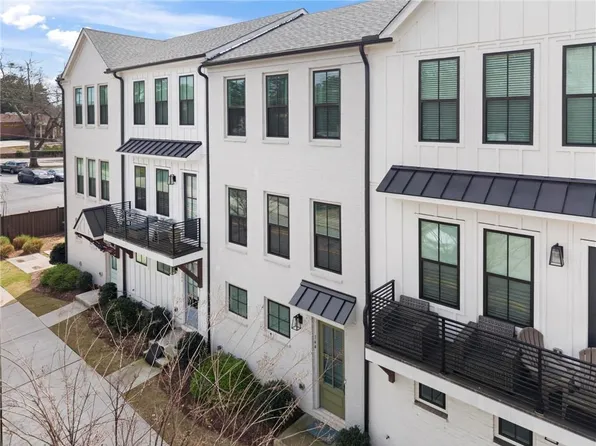 144 Chestnut Cir, Atlanta, GA 30342