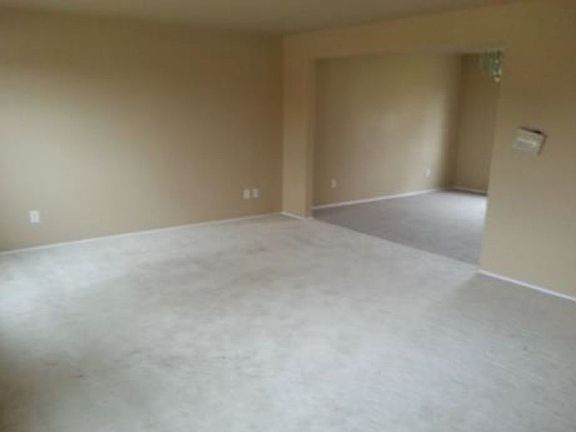 3rd image of 2955 Lakewood Ave