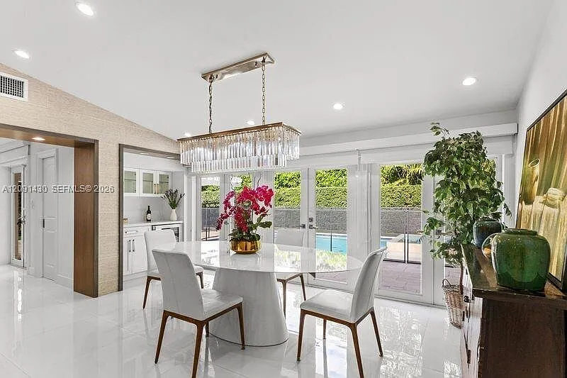 3 bed, 3000 sqft — Photo 4
