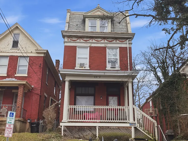 2342 Stratford Ave — Photo 1