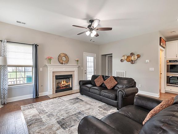 4th image of 3024 Singing Creek Dr