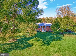 2 Early Ave, Round Hill, VA