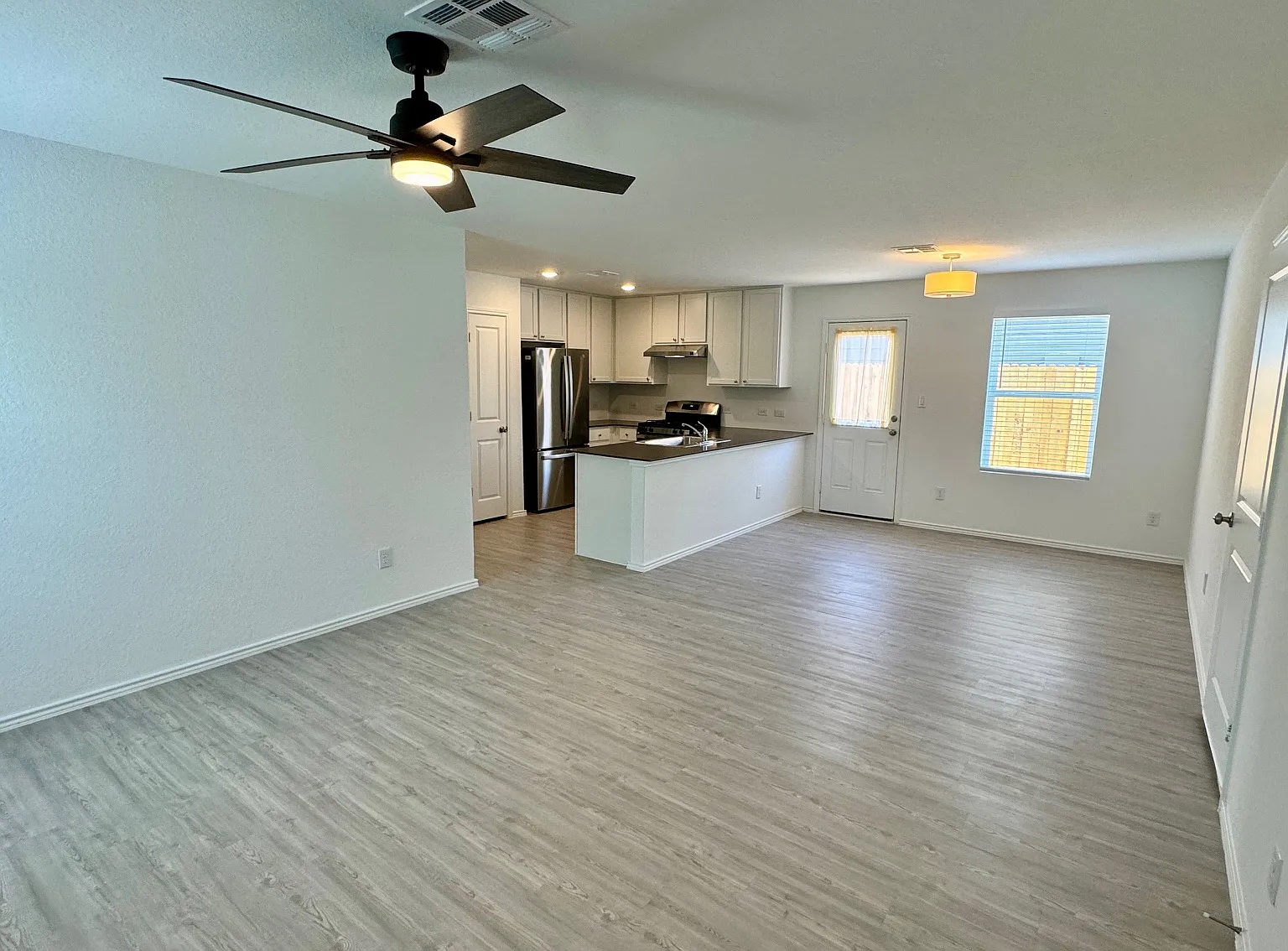 3 bed, 1129 sqft, $1,500 — Photo 3