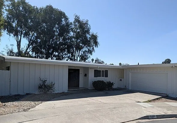 5209 Hewlett Dr — Photo 1