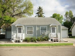 815 7th Ave NW, Minot, ND 58703