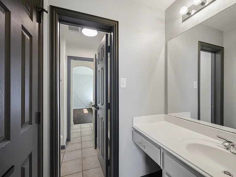 5170 Mohegan Ln — Photo 33