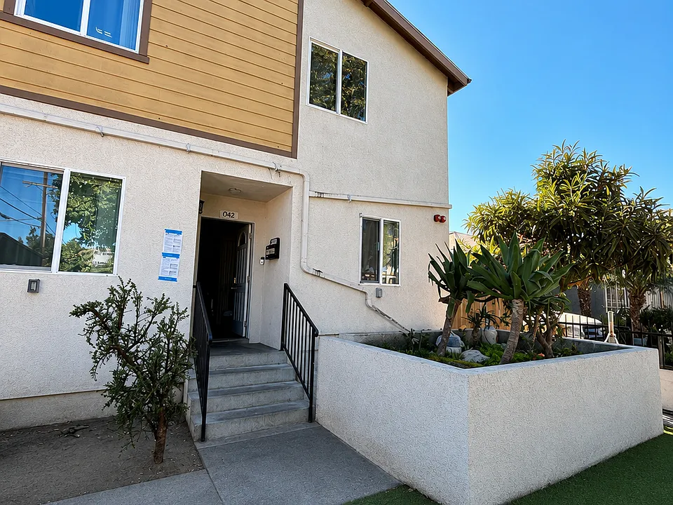 942 E 88th Pl