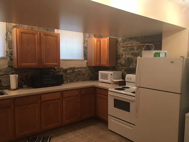 936 E Washington St #2 — Photo 3