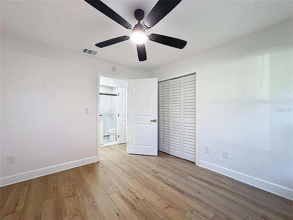 3 bed, 2.0 bath, 996 sqft, $2,350 — Photo 4