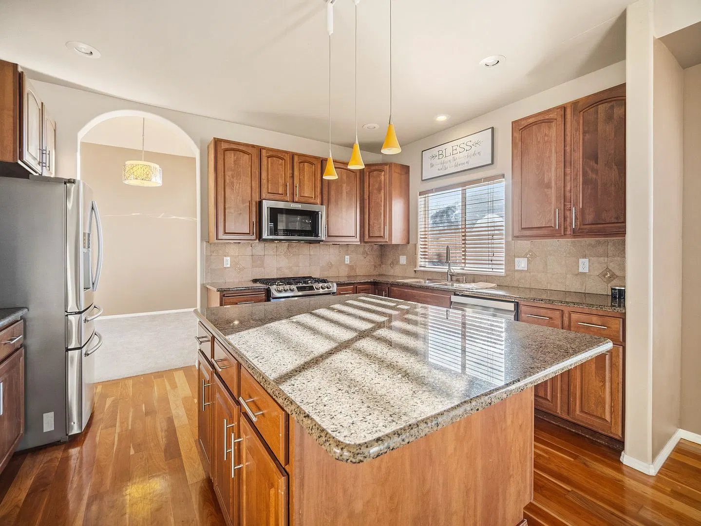 Spacious Family Home with 4 Bedrooms and 3 Bathrooms — Photo 3