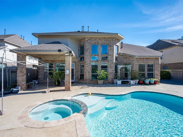 3015 Cooper Hawk Ln, Richmond, TX 77406