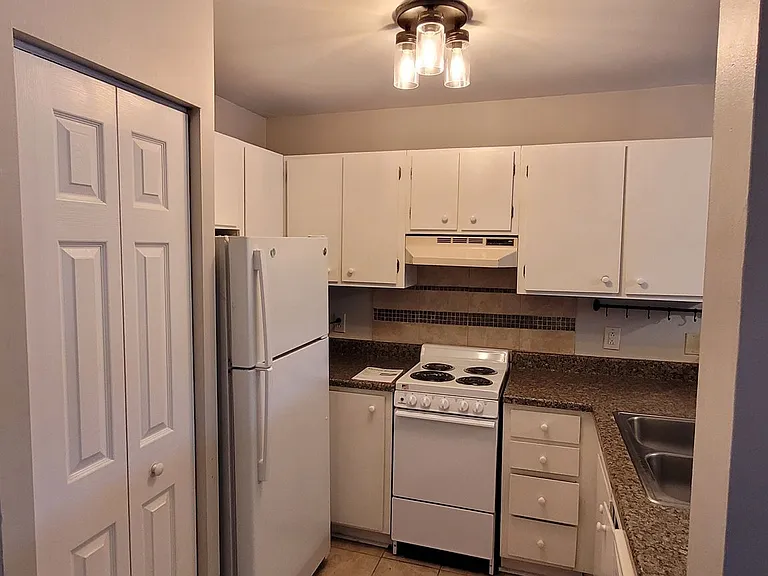 523 Meadowview Dr #D306 — Photo 5