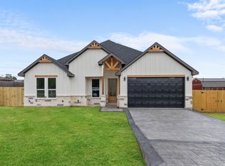 318 Elmwood St, Azle, TX 76020