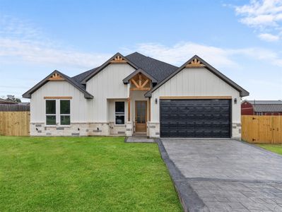 318 Elmwood St, Azle, TX, 76020