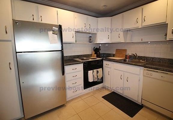 2nd image of 107 Spring St APT 3-2