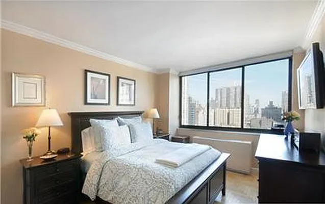 Sold by Sloane Square | media 28