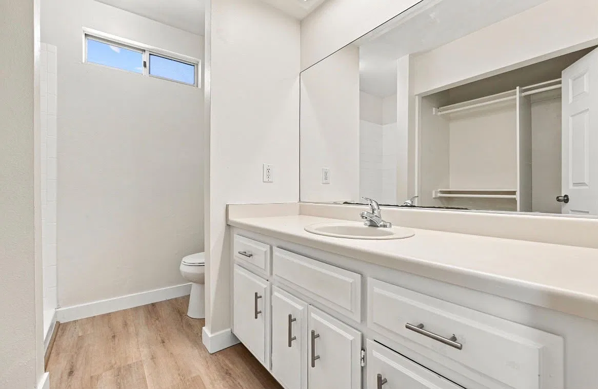 3 bed, 1402 sqft, $2,295 — Photo 3