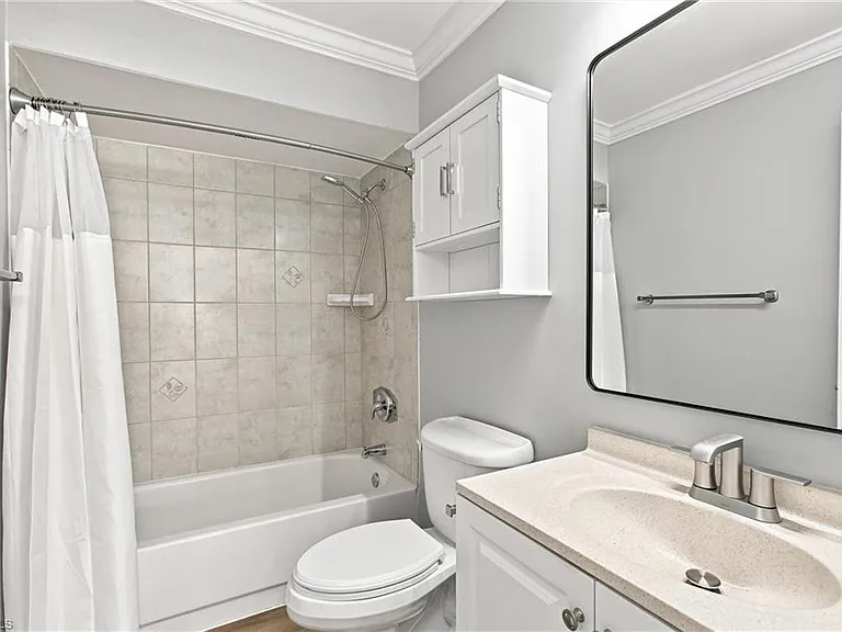646 SE 12th Ct #17 — Photo 24