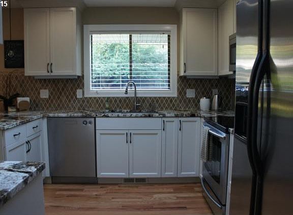 3rd image of 525 NW Wildwood Dr