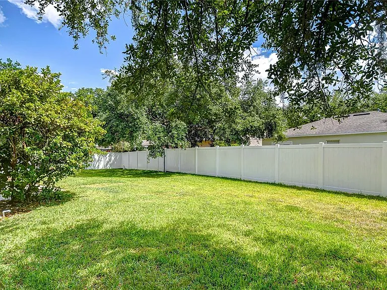 18303 Elmhurst Ln — Photo 43
