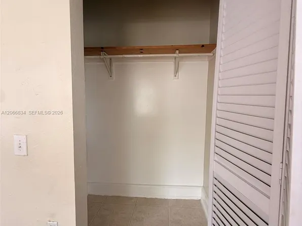 670 W 46th St APT 5, Miami Beach, FL 33140