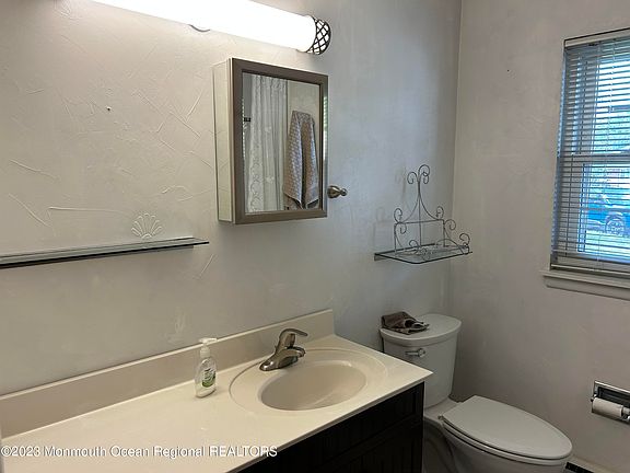 5th image of 1049A Fife Court
