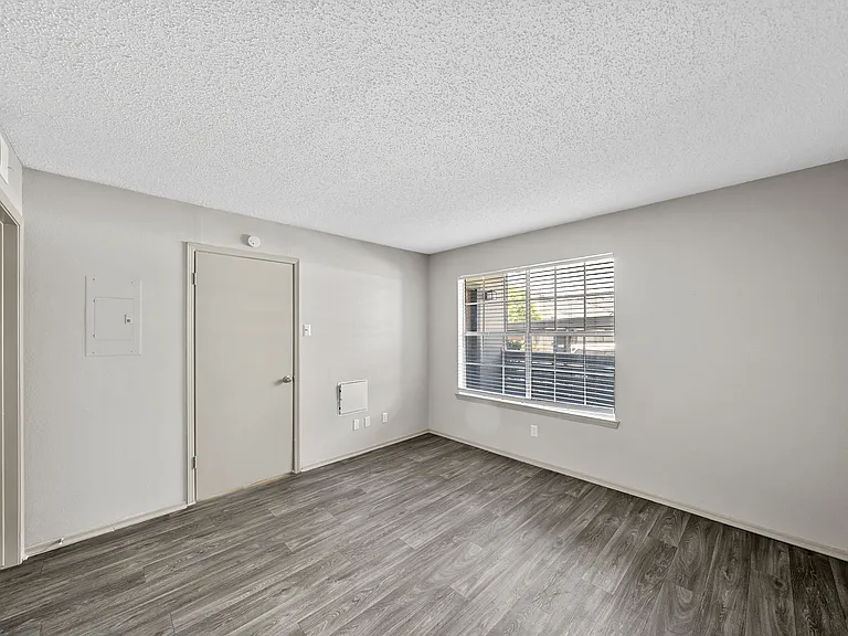 Trinity Apartments — Photo 31