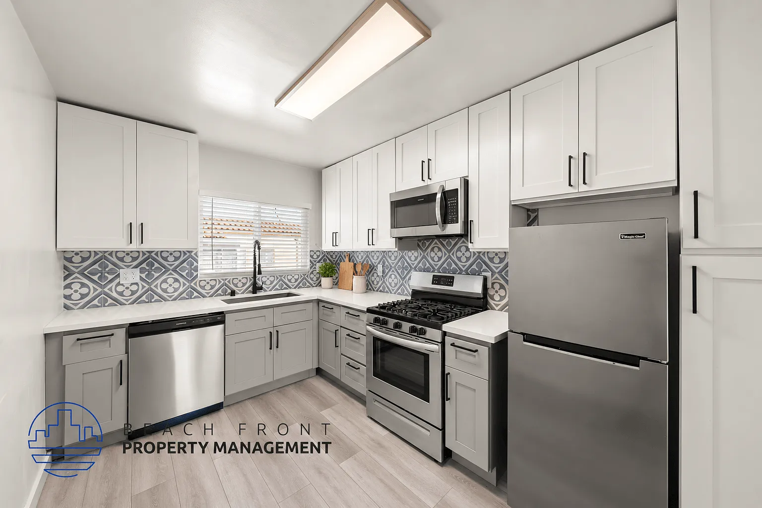 254 S Normandie Ave — Photo 1