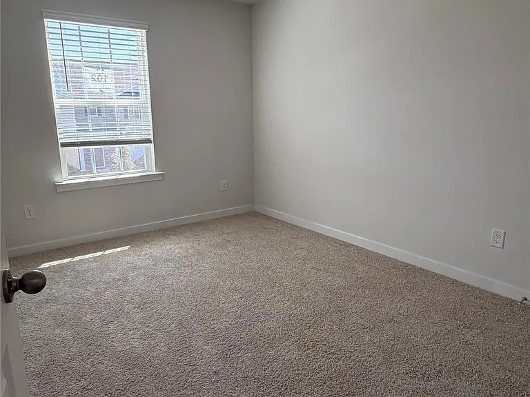 1423 Mammoth Rd — Photo 17