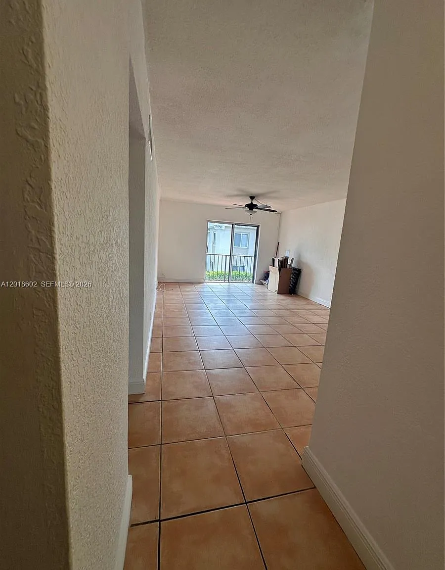 Villas Of Pinecrest Condo — Photo 4
