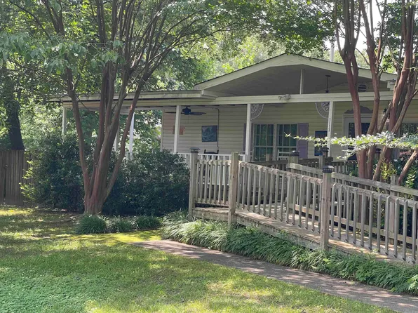 1113 Stuckey St, Bauxite, AR 72011