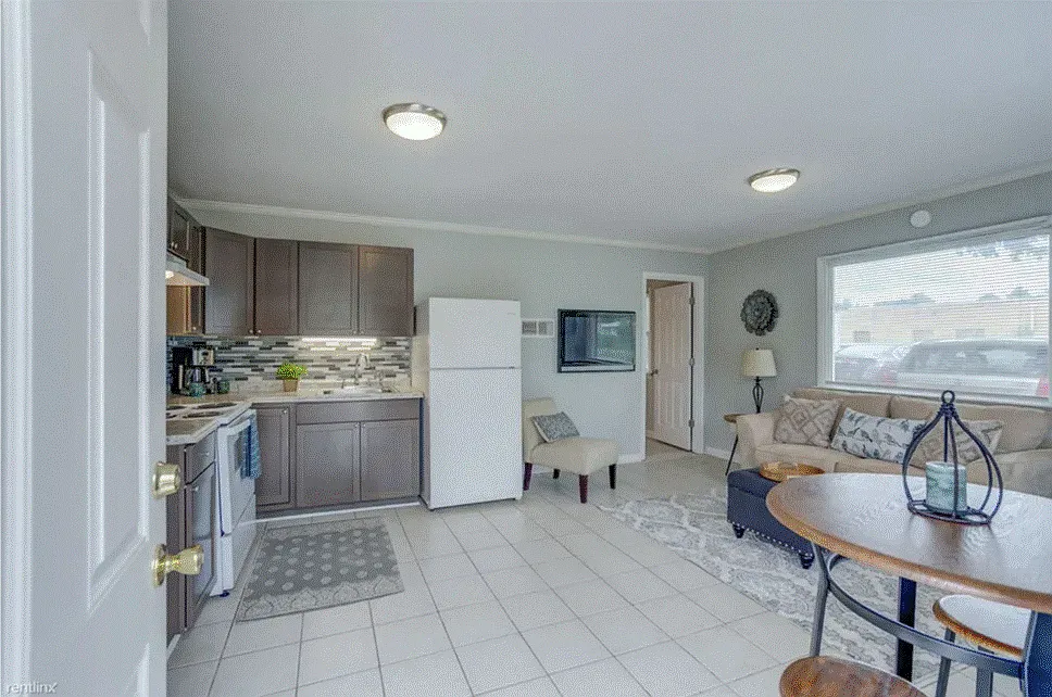 1 bed, 700 sqft, $1,195 — Photo 3