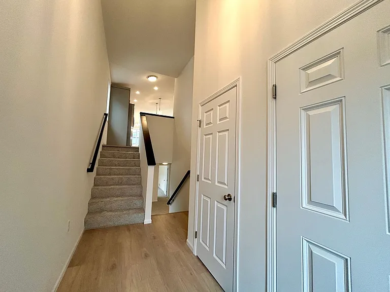 873 2nd Ave — Photo 2