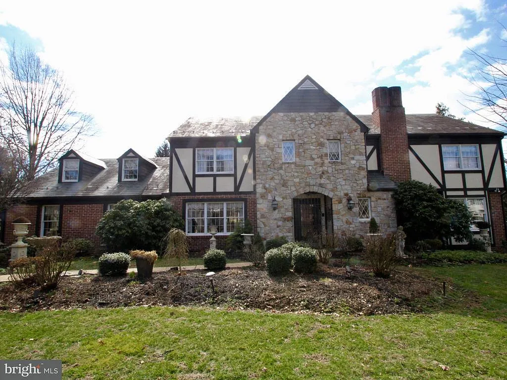 1530 Valley Rd photo 1