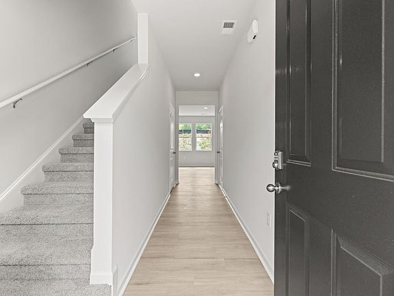 3rd image of 512 Oak View Ln