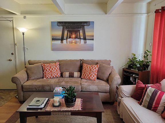 5th image of 581 Villa St APT 14