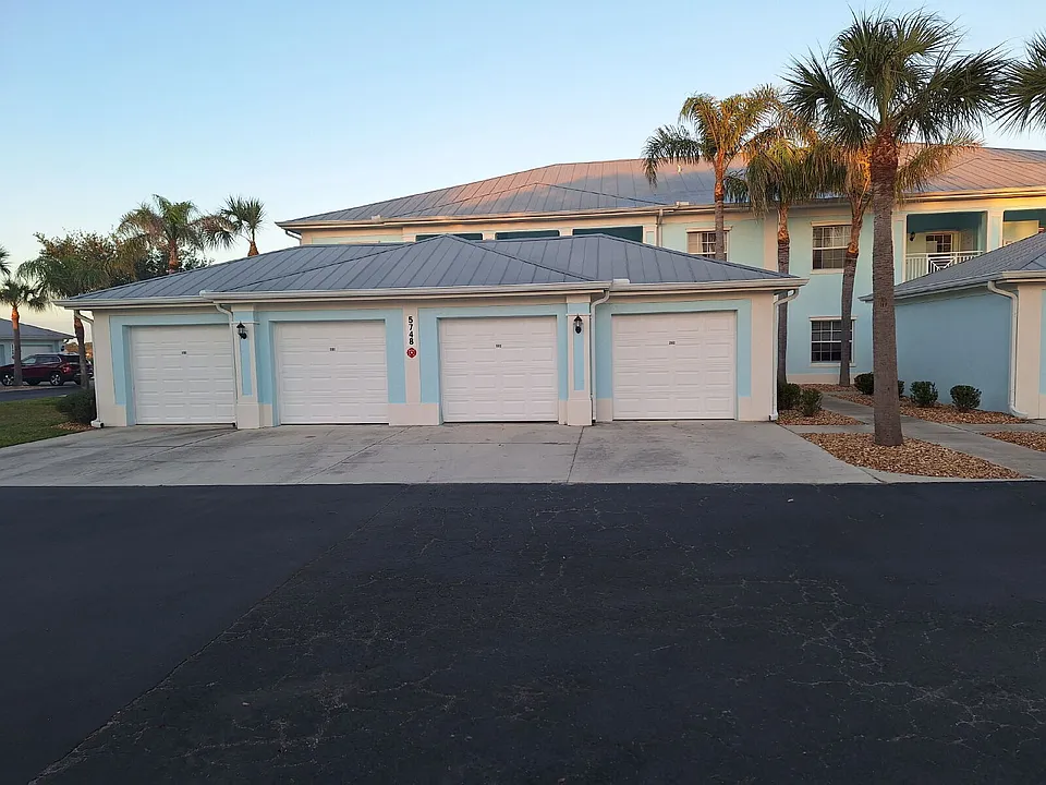 5748 Sabal Trace Dr #102