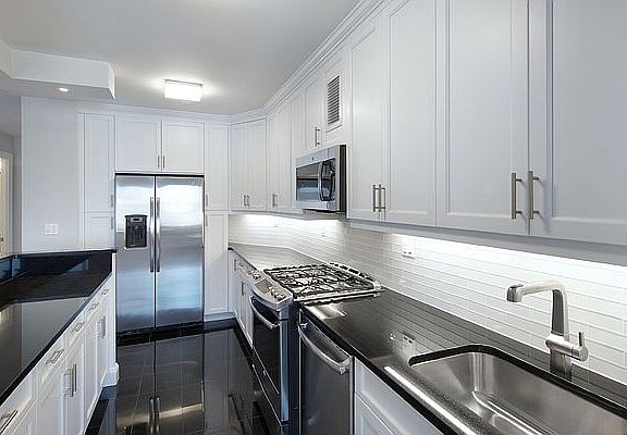 4th image of 20 W 64th St APT 27E