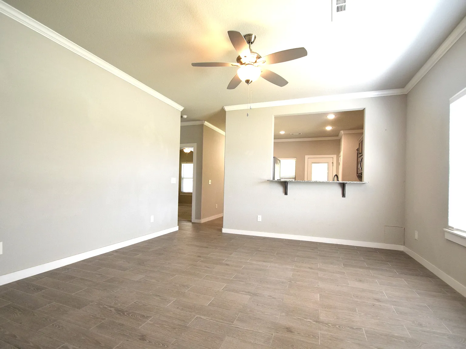 3 bed, 1300 sqft, $1,550 — Photo 2