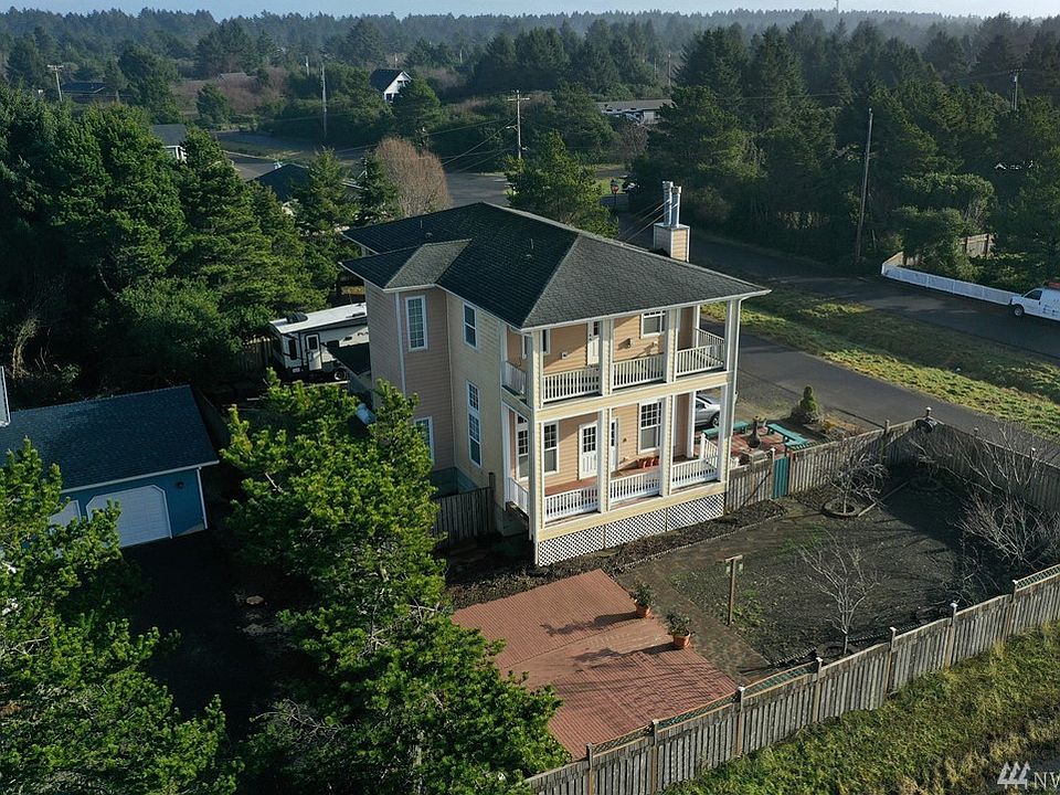 1st image of 210 Clover St NW