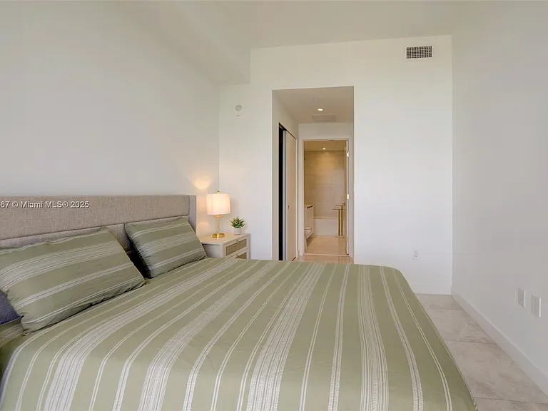 2678 Tigertail Ave #1403 — Photo 19