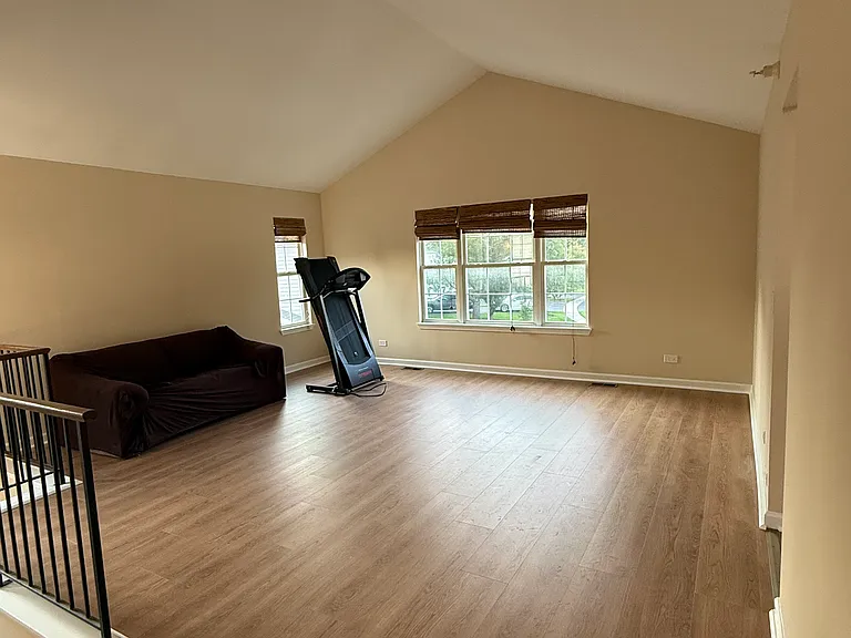 1249 Orleans Dr — Photo 8
