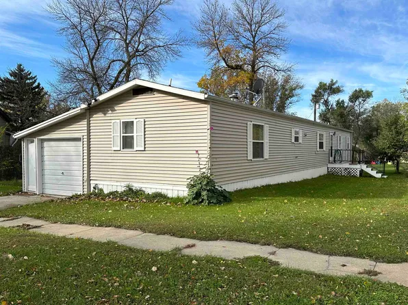 205 Cedar St, Drake, ND 58736