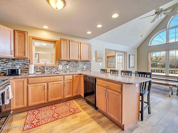 5th image of 26 Hopkins Cir