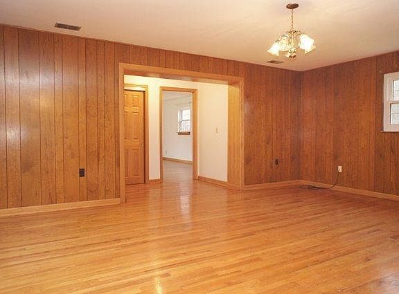 5th image of 1523 Woodville Pike